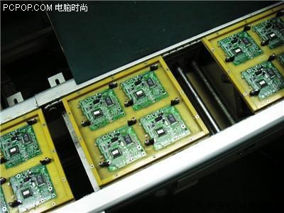 深入LCD工廠探秘 看液晶顯示器是怎樣造成的(3)_硬件_科技時(shí)代_新浪網(wǎng)